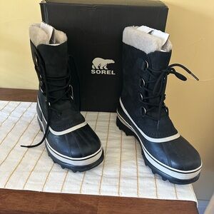 New Sorel caribou snow boots. Woman’s size 10
